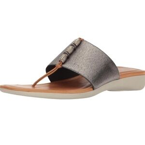 The FLEXX Women's Rain Maker Flip Flop Metallic Size 8.5